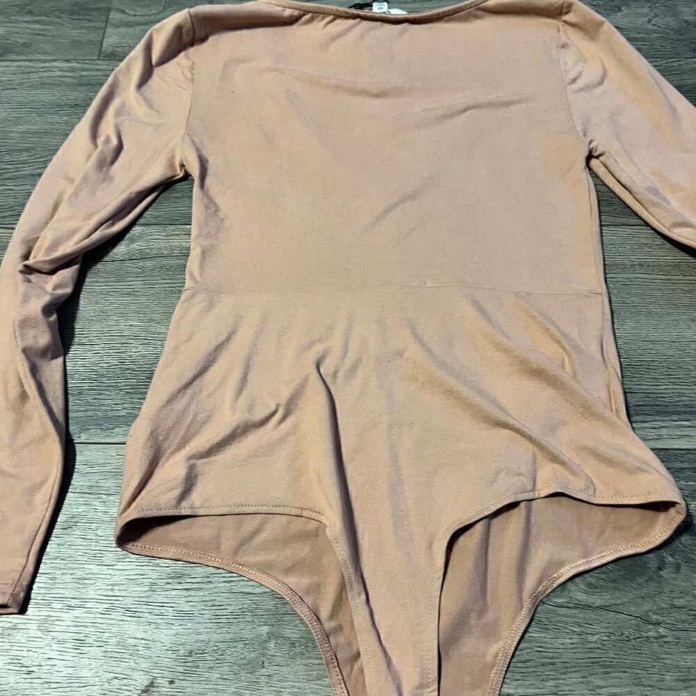 NWT size small! Super cute and easy to dress up or down! Snap crotch closure. Bb - Picture 5 of 7